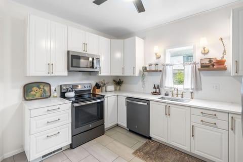 Newly remodeled kitchen w/ everything you will need to cook a home cooked meal.