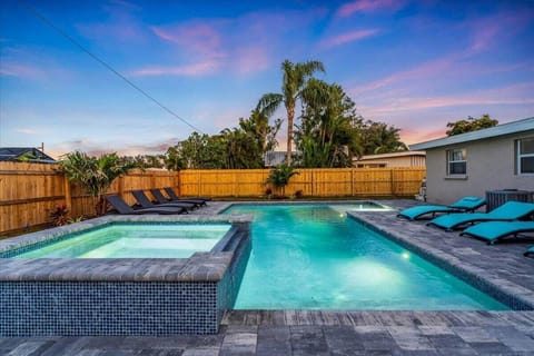 Unwind in the evenings in the hot tub!
