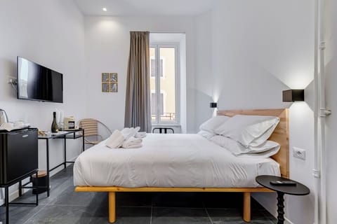 Deluxe Double Room | In-room safe, desk, laptop workspace, blackout drapes
