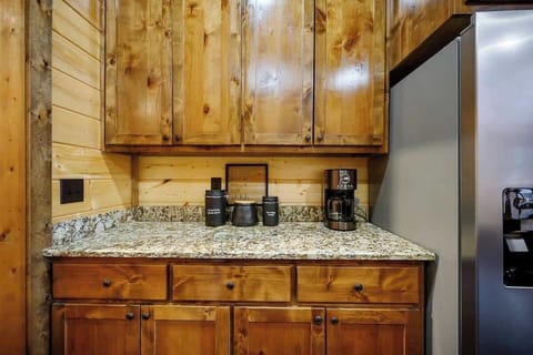 Thoughtful touches like this coffee bar add warmth to your cabin stay.