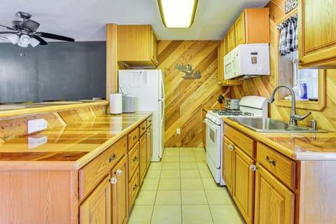 Kitchen | Cooking Basics | Drip & Keurig Coffee Makers | Blender | Spices