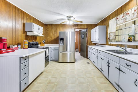 Property Interior | Single-Story Home | Free WiFi | Central A/C & Heating