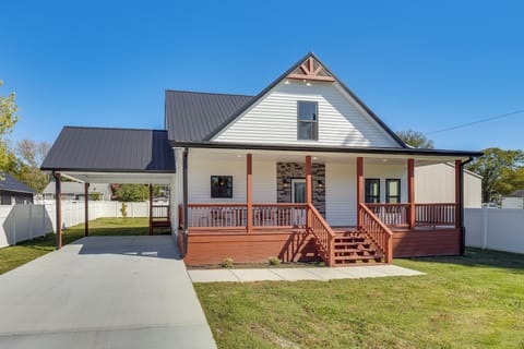 Tullahoma Vacation Rental | 4BR | 2.5BA | 1,800 Sq Ft | 7 Steps to Enter