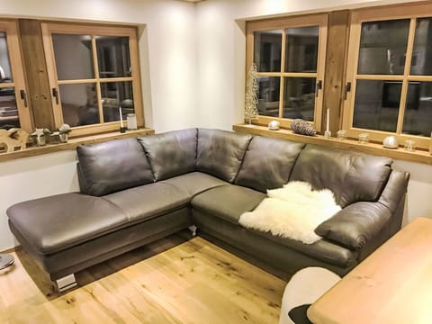 Living Room, Hardwood, Wood Flooring, Couch, Laminate Flooring