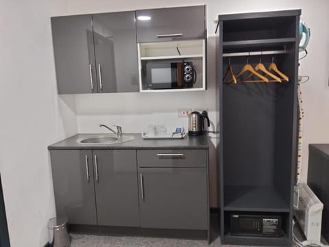Apartment, 1 Bedroom, Smoking | Private kitchen