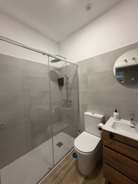 Shower, towels, soap, shampoo