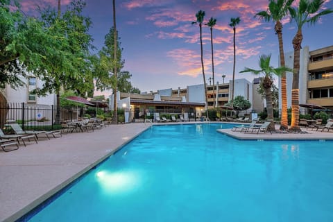 Community Pool & Hot Tub