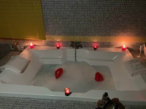 Comfort Double Room, Garden View | Bathroom | Bathrobes, slippers