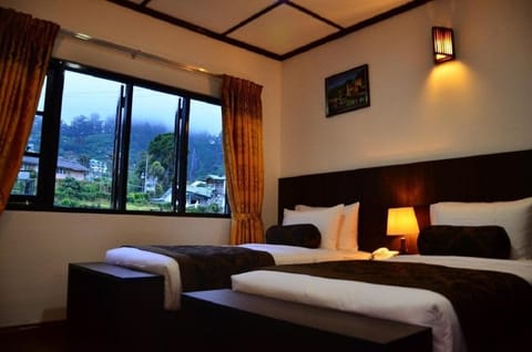 Deluxe Triple Room, City View | Soundproofing, free WiFi