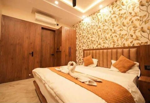 Deluxe Room | Rollaway beds, free WiFi, bed sheets