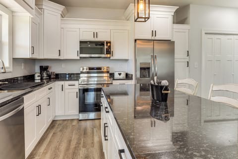 House (4 Bedrooms) | Interior