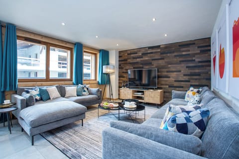 Large open Plan Lounge