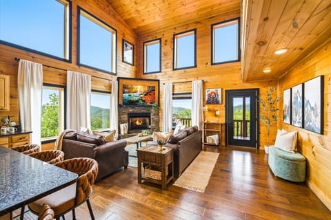 Basic Cabin, Mountain View | Iron/ironing board, WiFi (free)