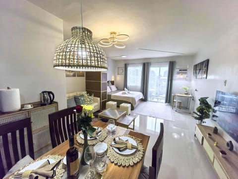 Condo, 1 Bedroom, Accessible, Balcony | Dining room