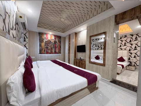 Quadruple Room | Laptop workspace, soundproofing, WiFi (free), bed sheets