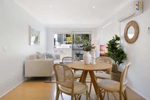 Apartment | Dining