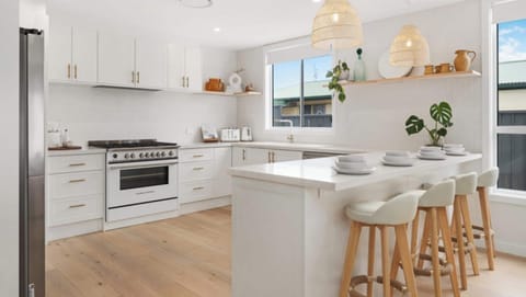 Apartment | Private kitchen | Cookware/dishes/utensils