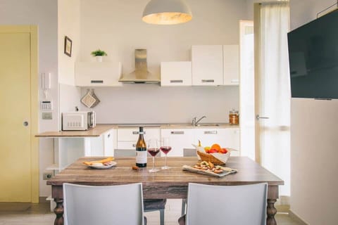 Cucina moderna e completa, un ambiente accogliente, funzionale e luminoso