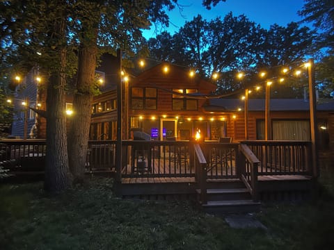 Wind down under the cozy lighting at the end of your day. Relax in the hot tub or gather around the fire table.