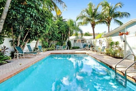 Palms, a heated pool, and AMI sand nearby—your polished island hideout awaits.