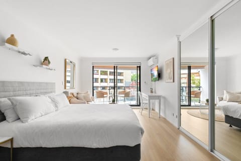 Apartment | 1 bedroom, laptop workspace, bed sheets