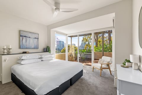 Apartment | 2 bedrooms, iron/ironing board, bed sheets