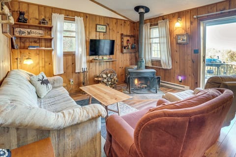 Stanley Vacation Rental | 1BR | 1BA | 600 Sq Ft | Steps Required