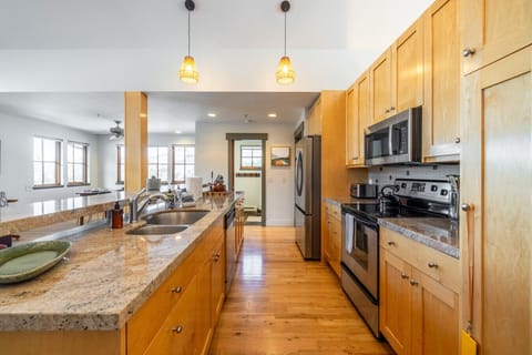 Full kitchen for meal prep with friends and family