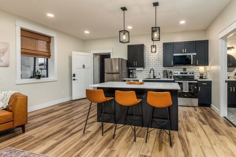 Seating for 3 at the breakfast bar