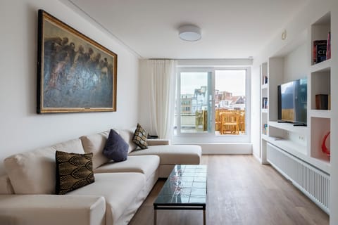 Comfort Apartment, City View | Living area