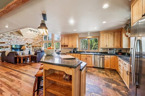 Kitchen - Mountain Serenity Retreat - Blue River Vacation Rental