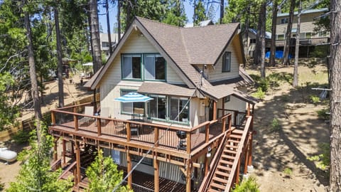 Welcome to The Lodge 108-Your Cozy Mountain Retreat