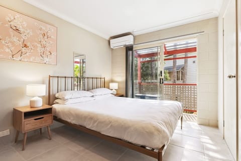 Apartment | 1 bedroom, laptop workspace, iron/ironing board, bed sheets
