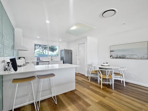 Apartment | Private kitchen | Cookware/dishes/utensils