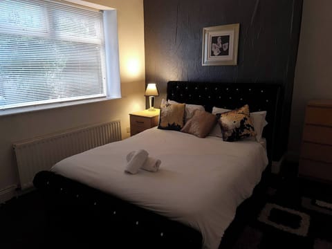 House, 6 Bedrooms | 6 bedrooms