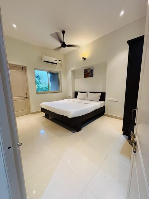 Luxury Apartment, Garden View | Free WiFi