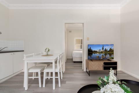 Apartment | Dining
