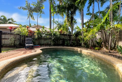 Apartment | Pool | Outdoor pool