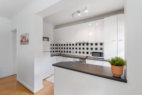 Apartment | Private kitchen | Cookware/dishes/utensils