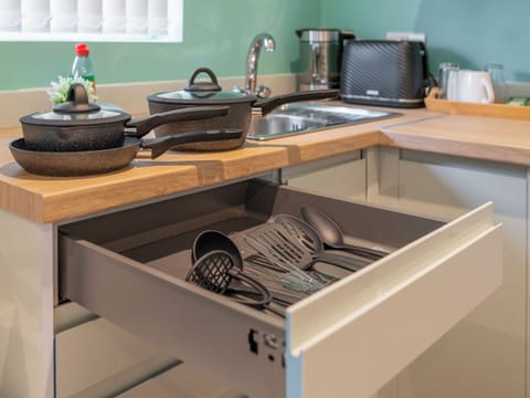 Kitchen | Hilltop Apartment 3 - Hilltop Apartments, Earl Shilton