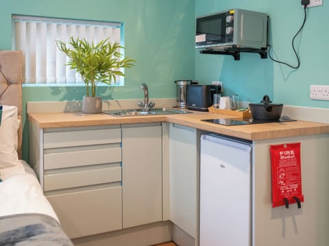 Kitchen | Hilltop Apartment 3 - Hilltop Apartments, Earl Shilton