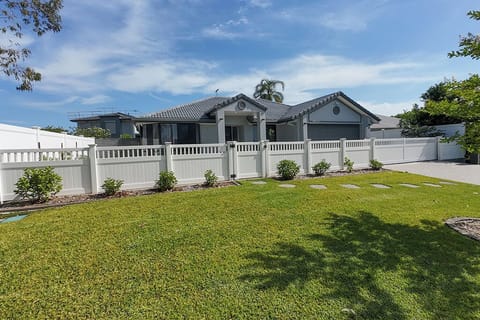 Fully gated property