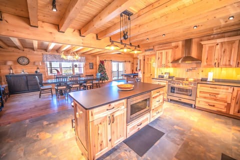 Fully equipped kitchen open to dining area
