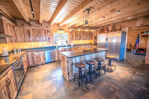 Fully equipped kitchen open to dining area