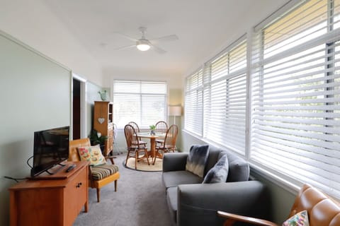 Apartment | Living area | Flat-screen TV