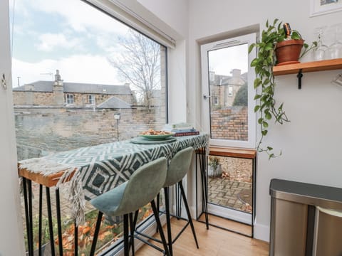 Cottage | Dining