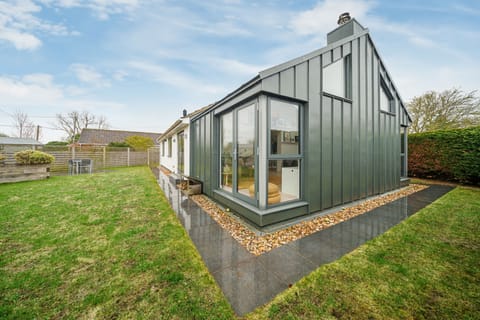 Garden with zinc clad extension