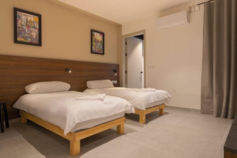 Apartment, Balcony (for 2 people) | Soundproofing, iron/ironing board, free WiFi