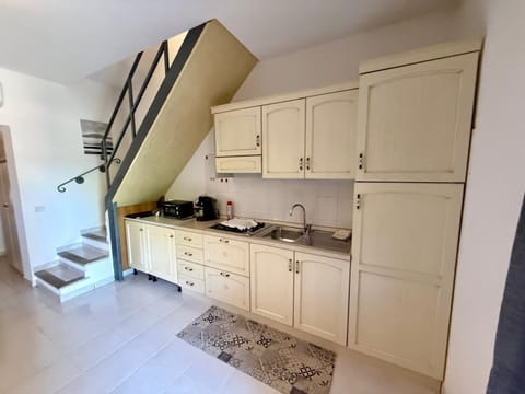 House | Private kitchenette | Full-size fridge, microwave, oven, stovetop