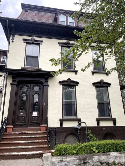 Face of the building from 2nd st.